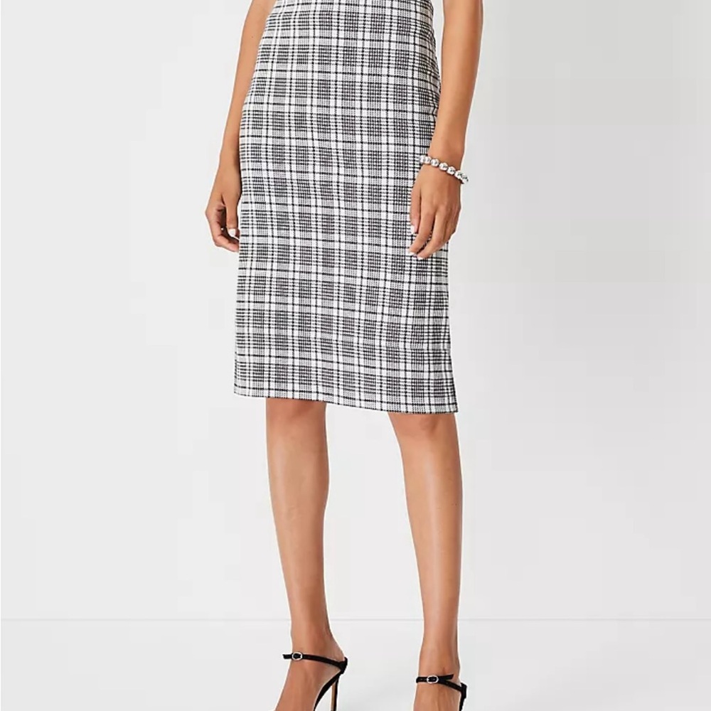 Ann Taylor Pull on Pencil Skirt in Plaid SZ 2